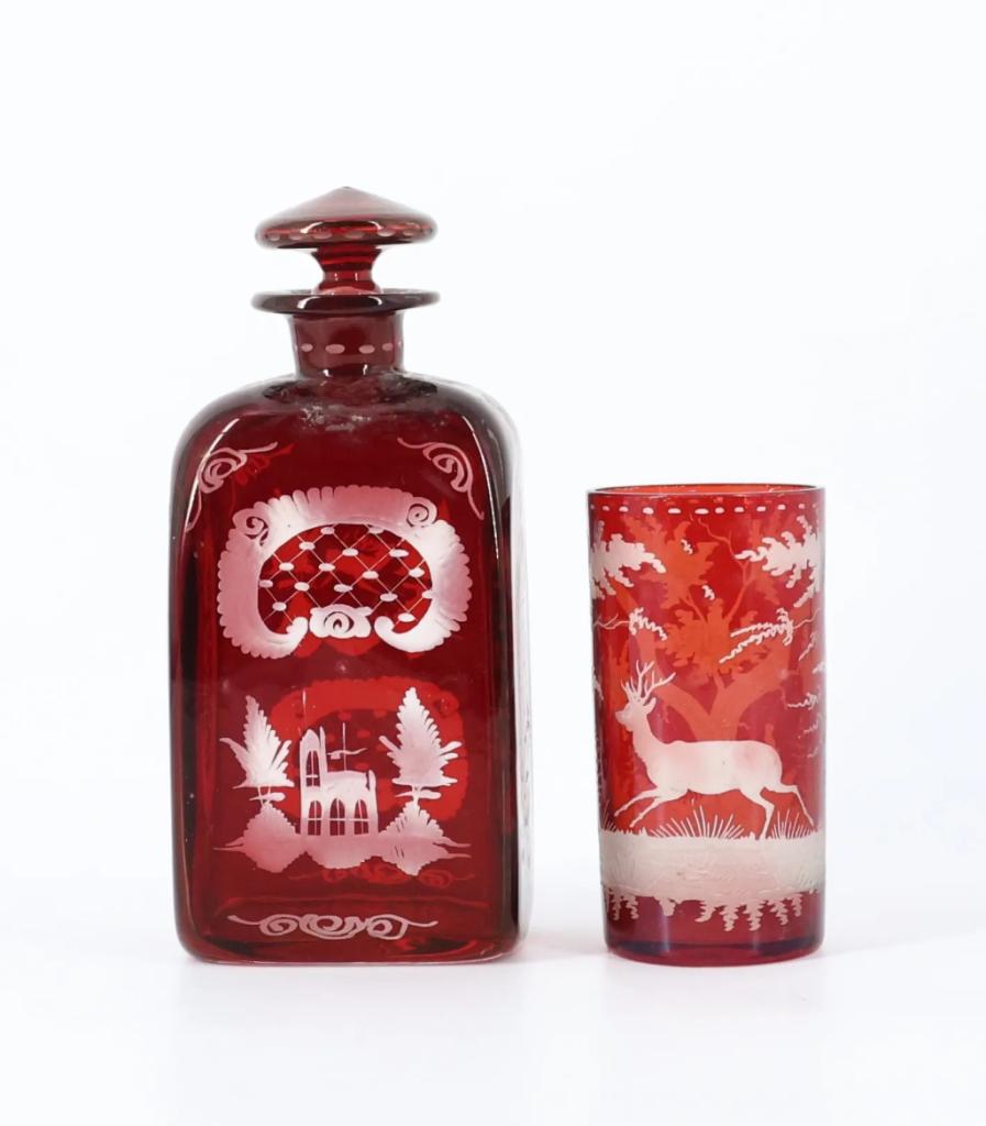 Expertise Lot composé d’une carafe (avec bouchon) et un verre en cristal de Bohême. - Artemis Estimations