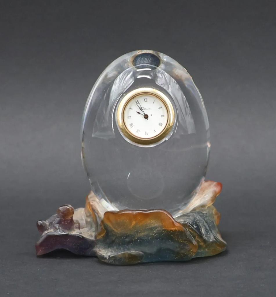 Expertise DAUM FRANCE - Pendulette en forme d'oeuf en verre. - Artemis Estimations