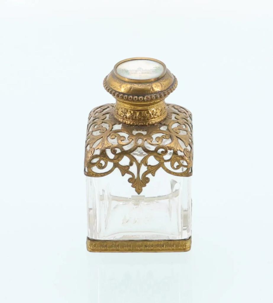 Expertise Flacon en cristal monté en bronze, le bouchon fermoir décor Tuileries - Artemis Estimations