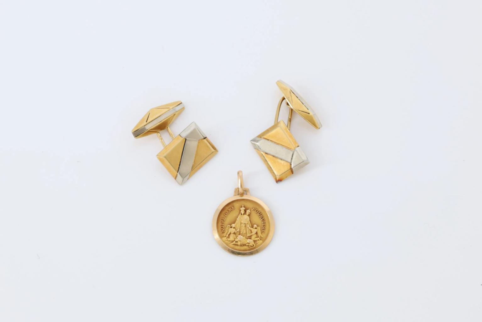 Expertise Lot en or jaune 18 carats : boutons et médailles - Artemis Estimations