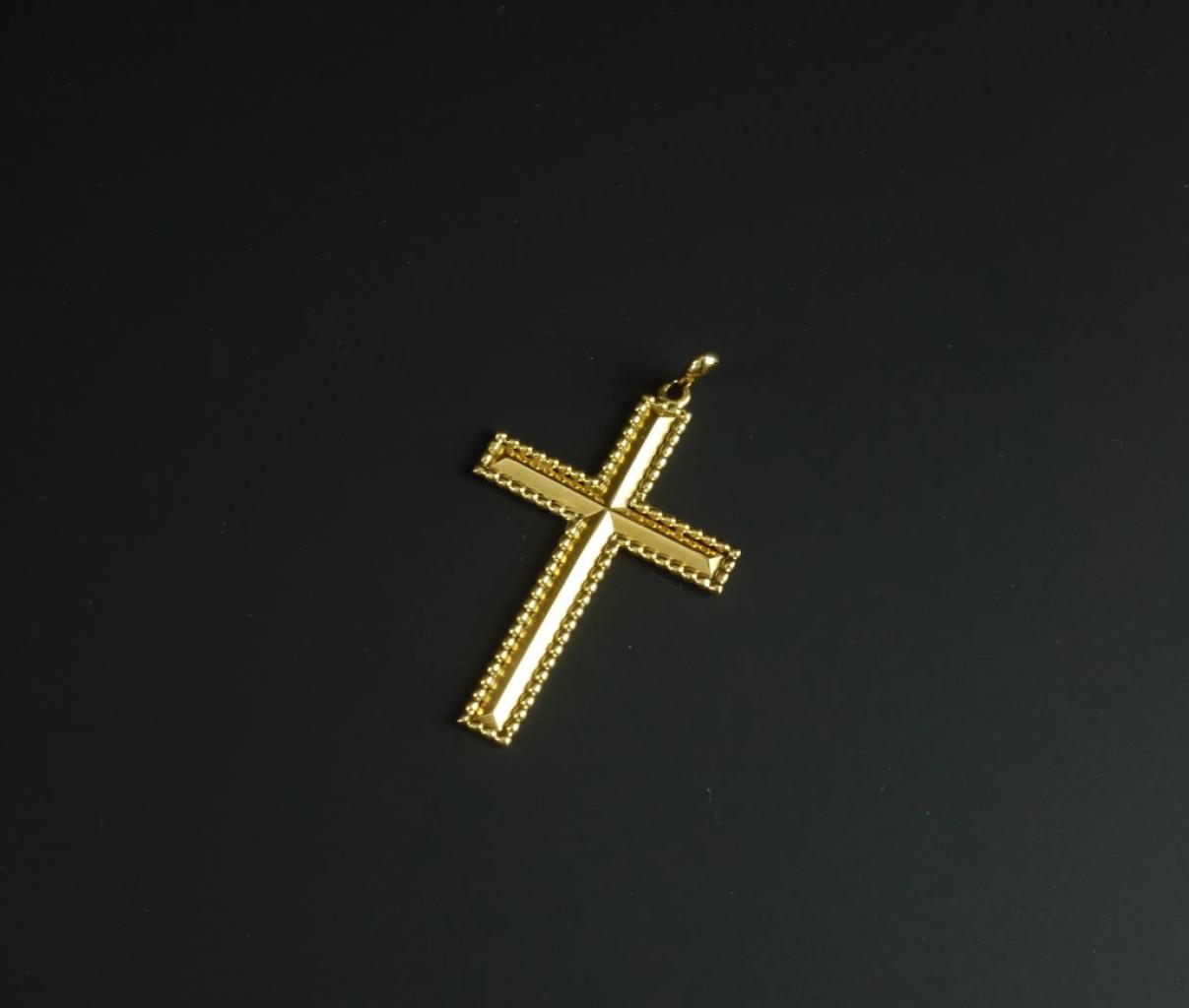 Expertise Croix en or jaune 18 carats - Artemis Estimations