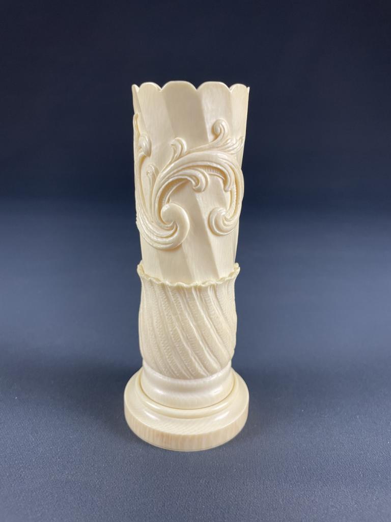 Expertise Vase Soliflore Ivoire Dieppe - Artemis Estimations
