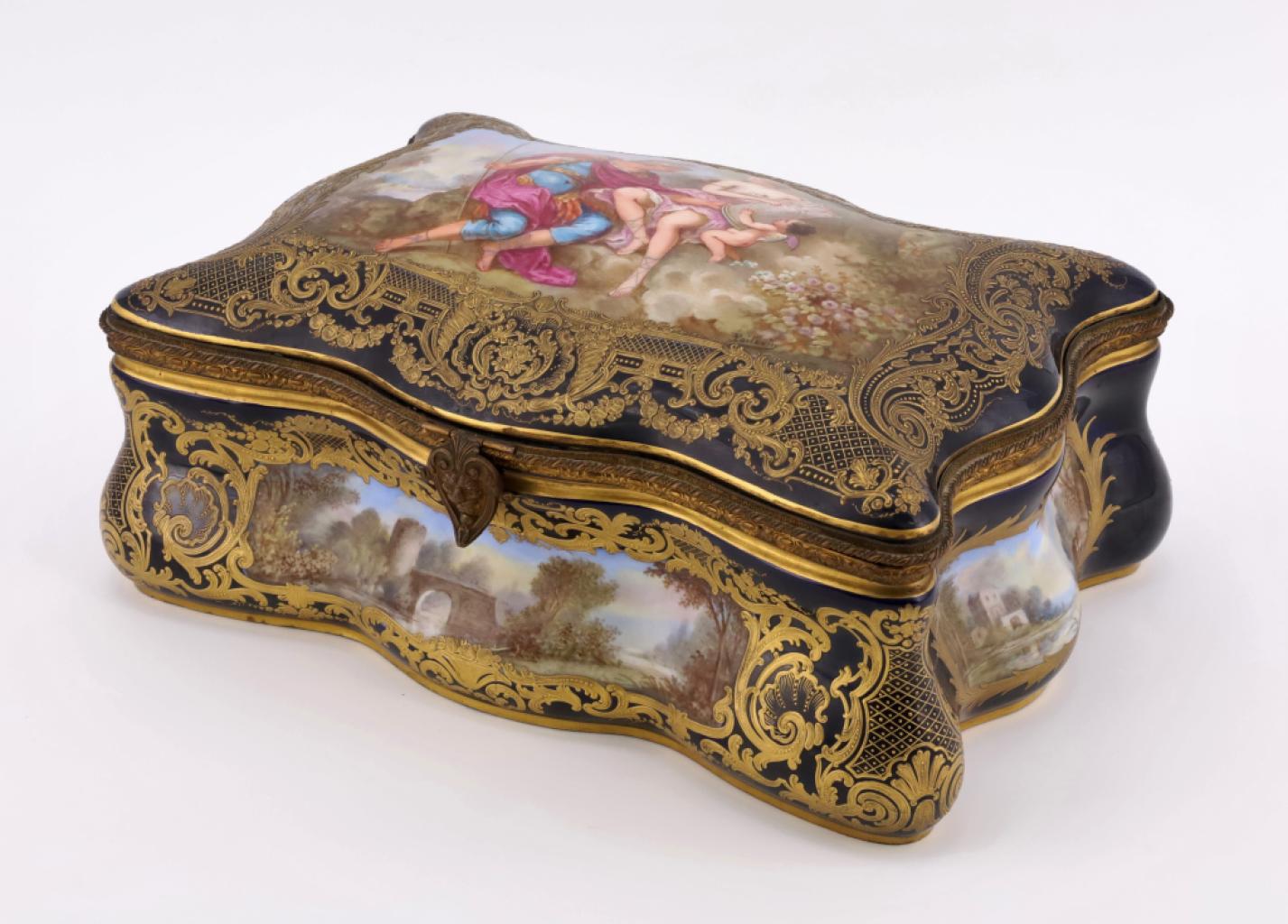 Expertise COFFRET A BIJOUX DANS LE GOUT DE SEVRES - Artemis Estimations