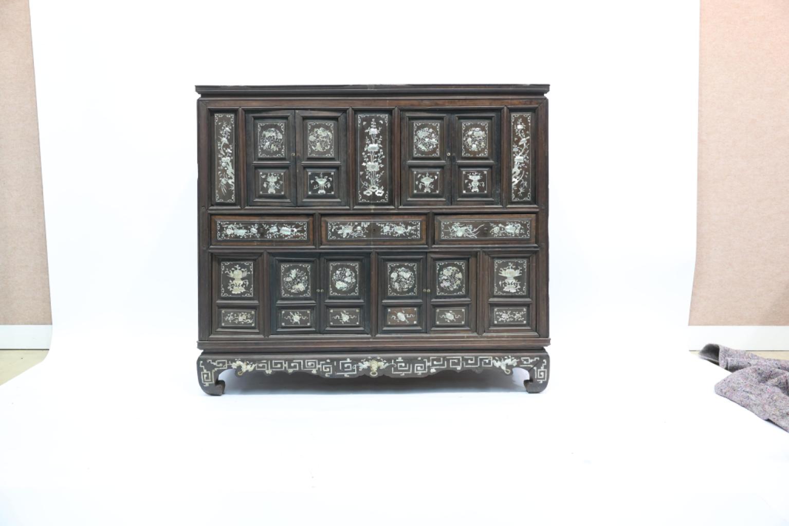 Expertise Meuble à hauteur d'appui de forme rectangulaire - Artemis Estimations