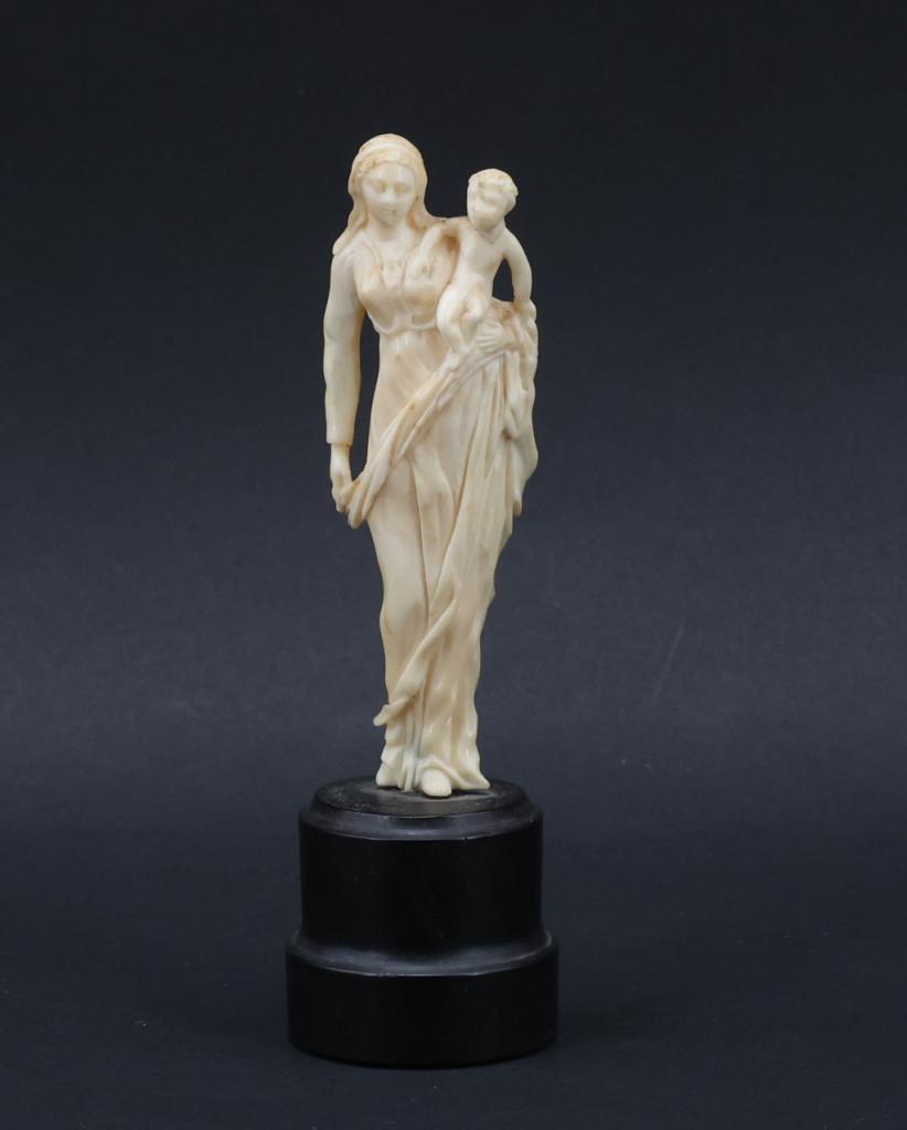 Expertise Vierge à l’Enfant en ivoire de morse - Artemis Estimations